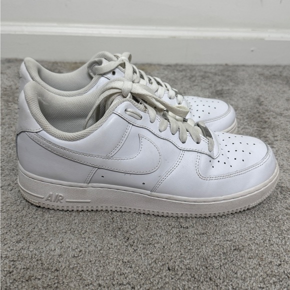 Nike Air Force One White Classic Sneakers with Leather Upper - Picture 6 of 10